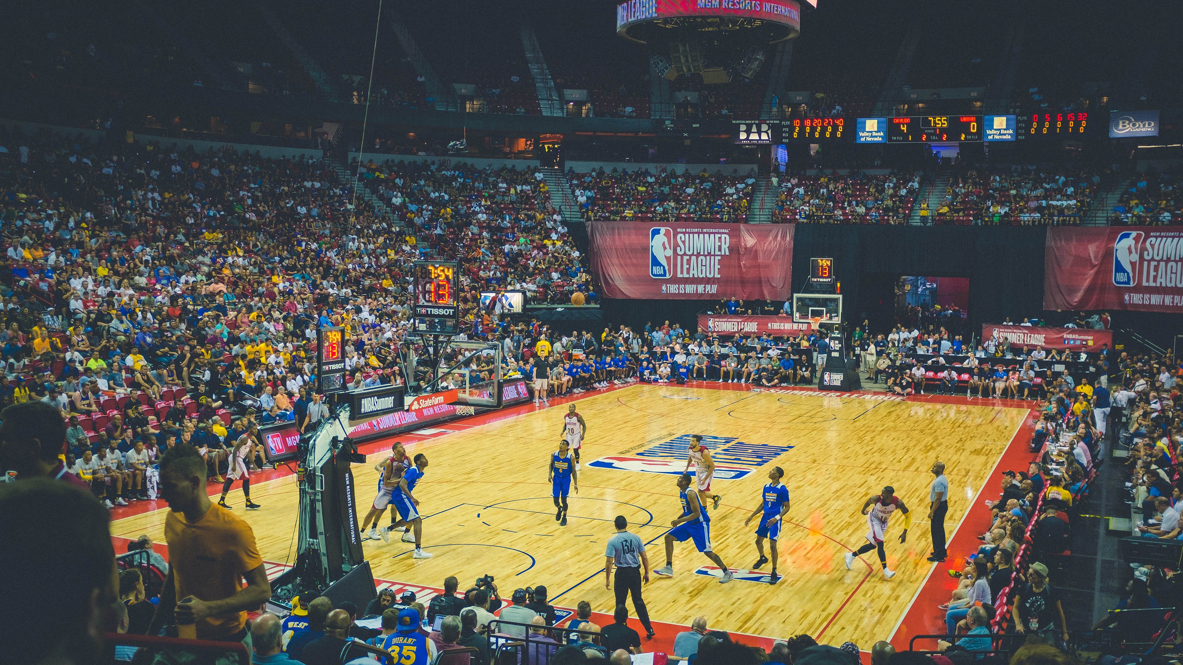 世界杯：部分守门员赛前必碰横梁三次 被队友视为“幸运仪式”